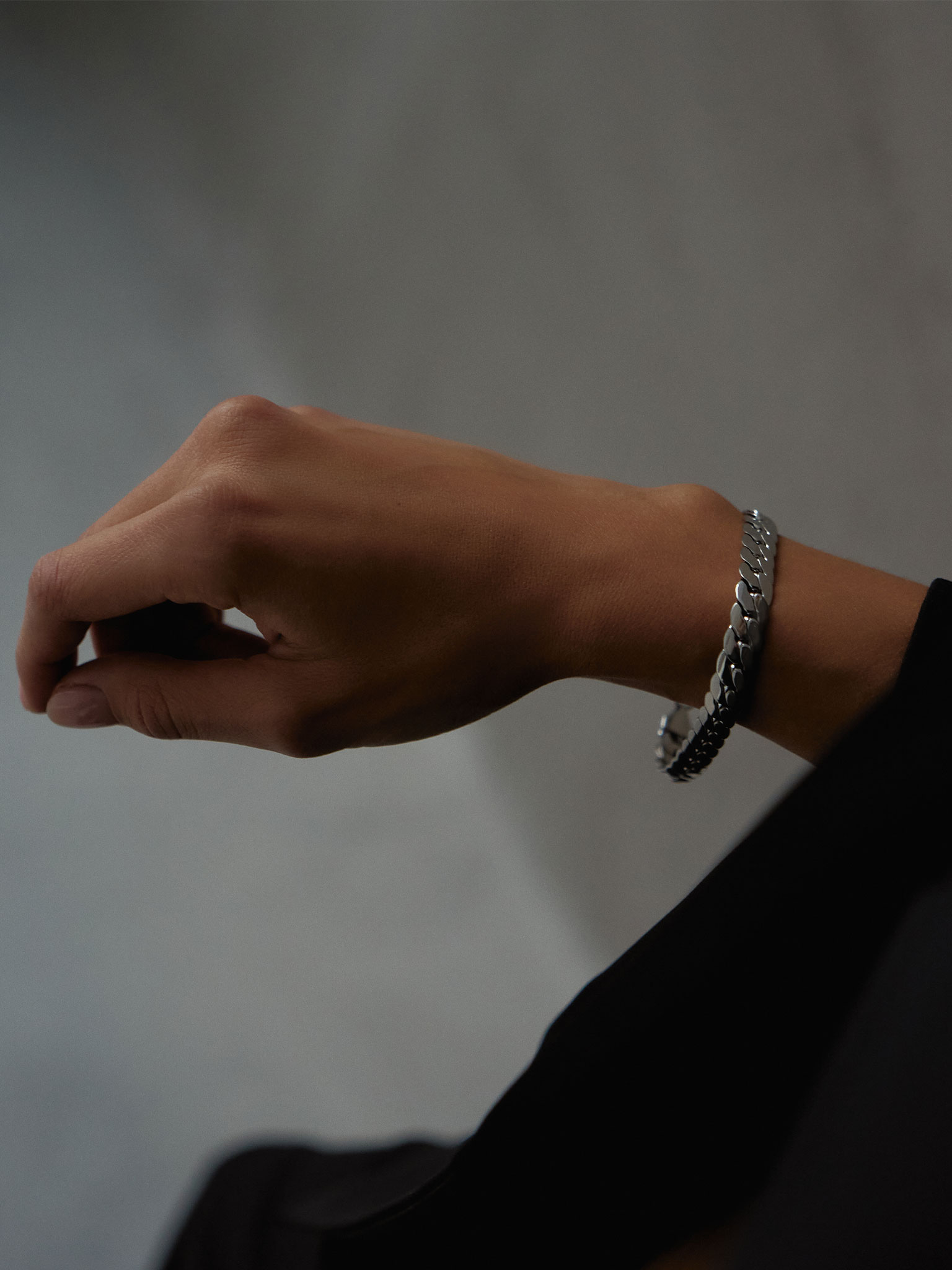 Серебристый браслет в виде цепи :: LICHI - Online fashion store